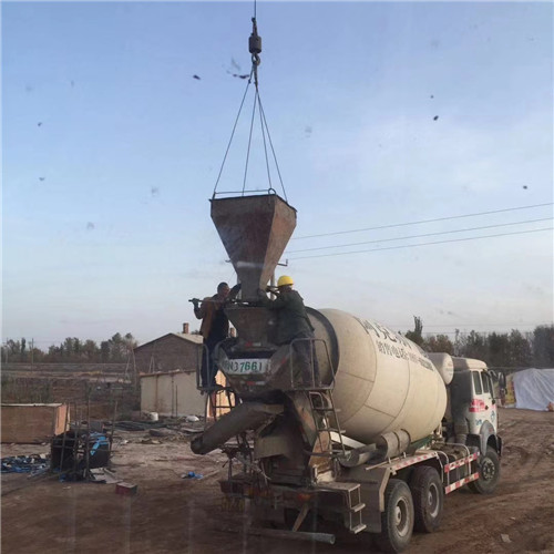 巴彦淖尔市“精准瞄准”—— 吊车的 “定位导航” 技术